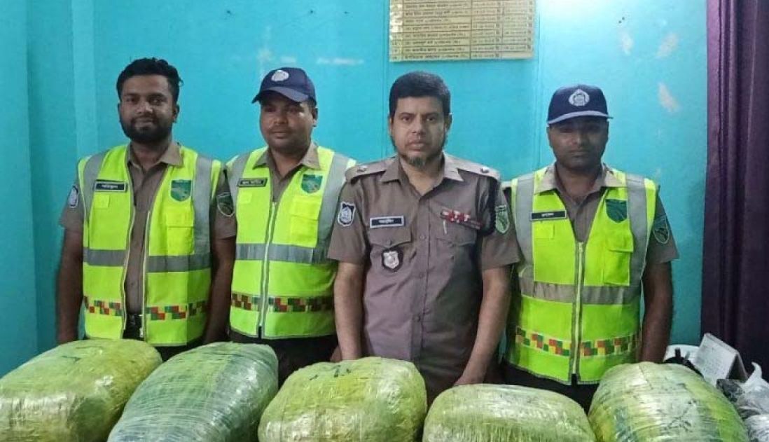বকশীগঞ্জে ৪৫ কেজি গাঁজাসহ মোটরসাইকেল জব্দ