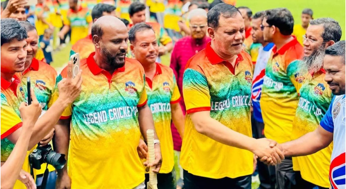 অধিনায়ক হিসেবে মাঠে নামলেন শেরপুর-৩ আসনের এমপি মাহমুদুল হক রুবেল
