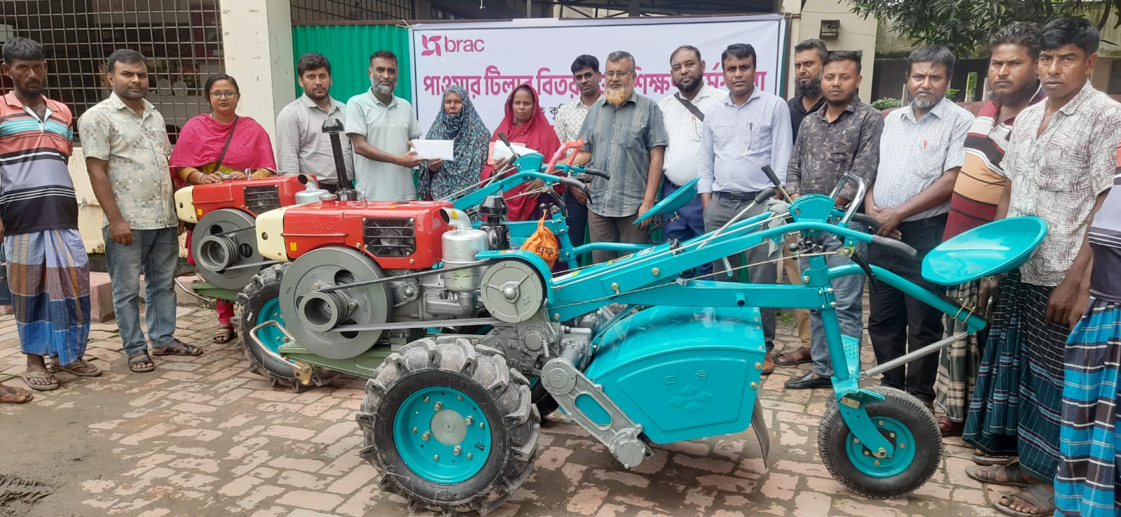 শেরপুরে ব্র্যাক এর উদ্যোগে দুই উপকারভোগী নারীকে পাওয়ার টিলার প্রদান