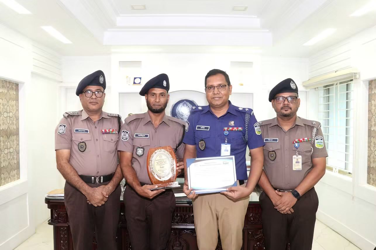 শেরপুরে ছয় পুলিশ সদস্যের সন্তানরা পেলেন পুলিশ মেধা বৃত্তি অর্থ, সম্মাননা ক্রেস্ট ও সনদপত্র বিতরণ