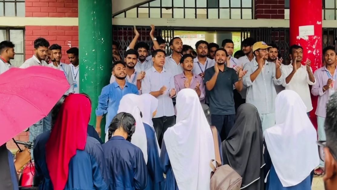 শেরপুরে পলিটেকনিক শিক্ষার্থীকে পিটিয়ে হত্যা, বিচার দাবিতে শিক্ষার্থীদের বিক্ষোভ