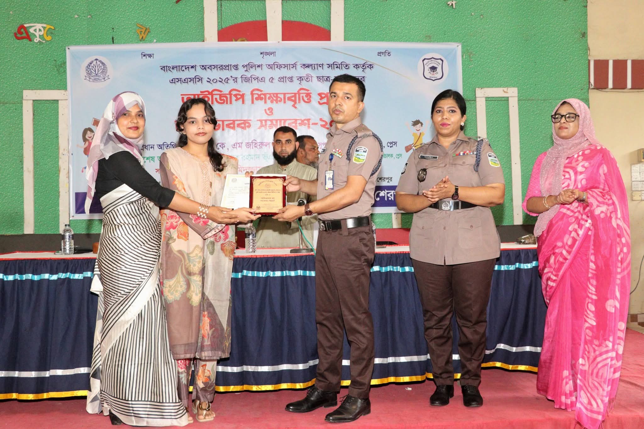শেরপুরে পুলিশ লাইন্স একাডেমি ফর ক্রিয়েটিভ এডুকেশনের কৃতী শিক্ষার্থীর মাঝে আইজিপি শিক্ষাবৃত্তি প্রদান ও অভিভাবক সমাবেশ ২০২৬ অনুষ্ঠিত