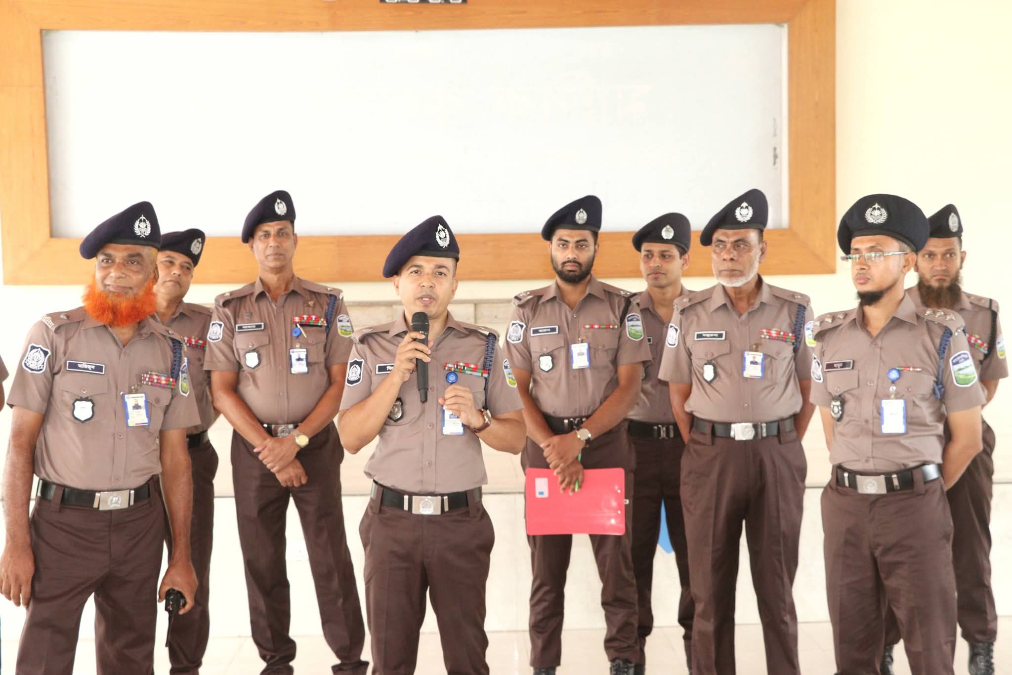 শেরপুরে পুলিশ সদস্যদের মাসিক কিট প্যারেড অনুষ্ঠিত