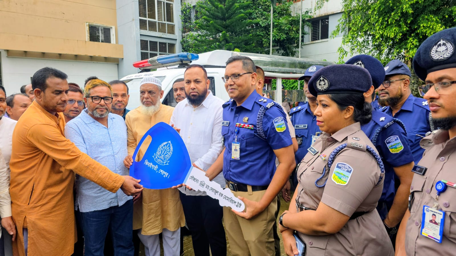 শেরপুরের ঝিনাইগাতী থানাকে পিকআপ ভ্যান উপহার দিলেন এমপি মাহমুদুল হক রুবেল