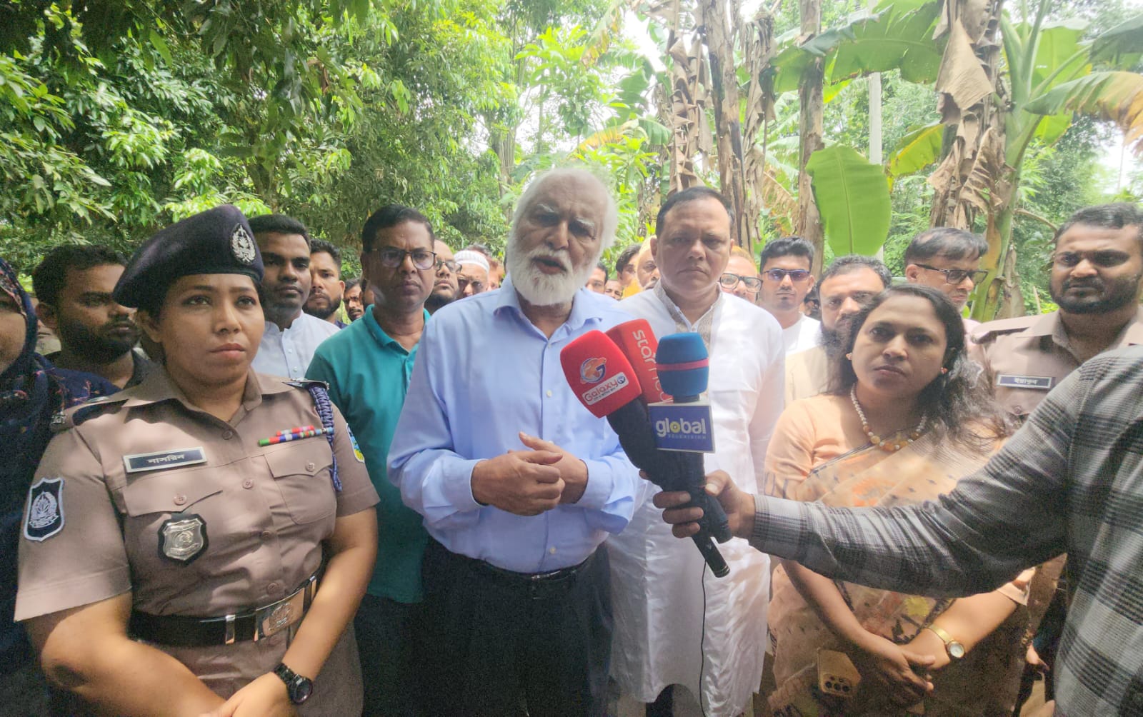 শেরপুরের ঝিনাইগাতীতে ত্রাণ প্রতিমন্ত্রী: মহারশি নদীর বন্যার স্থায়ী সমাধানে তিন মন্ত্রণালয়ের সমন্বিত উদ্যোগ নেয়া হবে
