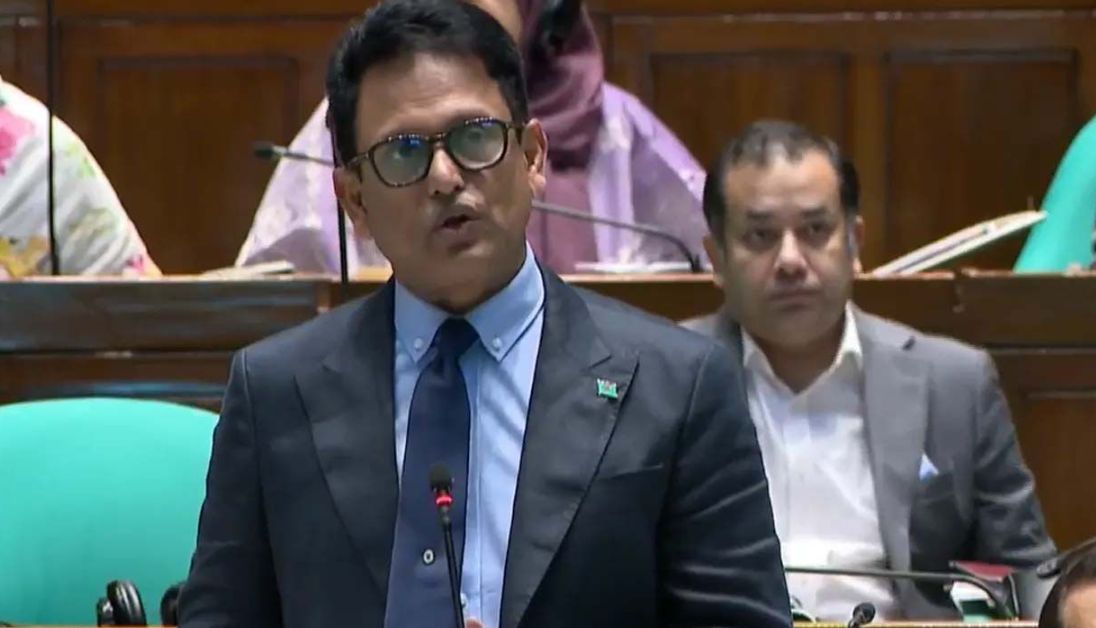 শিক্ষার্থীদের পড়ার টেবিলে ফিরে যাওয়ার আহ্বান, প্রয়োজনে ফের পরীক্ষা সংসদে শিক্ষামন্ত্রী