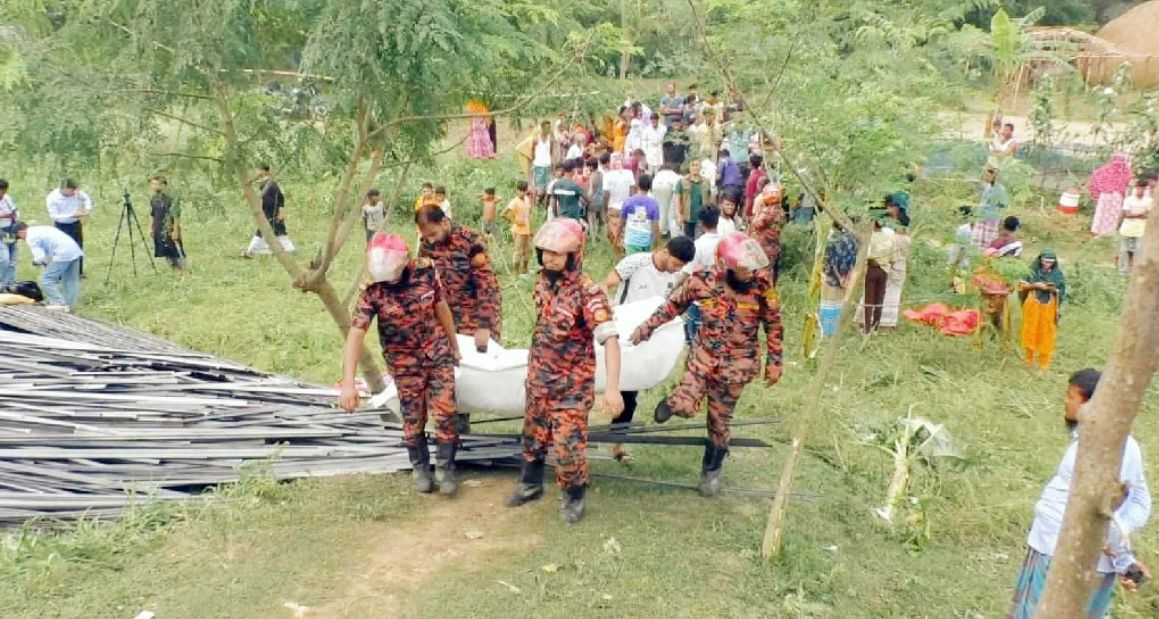 টাঙ্গাইলে ট্রাক উল্টে নিহত ১৫ জনের পরিচয় পাওয়া গিয়েছে