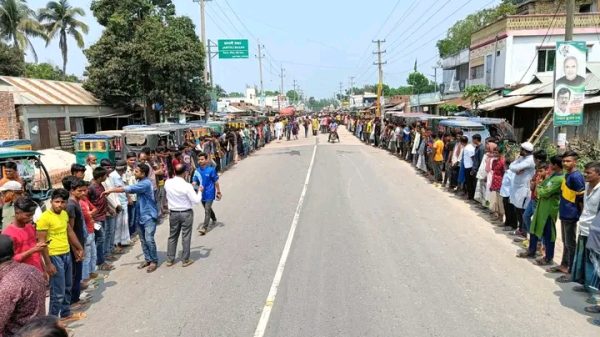 জামালপুরে আওয়ামী লীগের সাধারণ সম্পাদককে বহিষ্কারের দাবিতে বিক্ষোভ মিছিল সমাবেশ সড়ক অবরোধ 