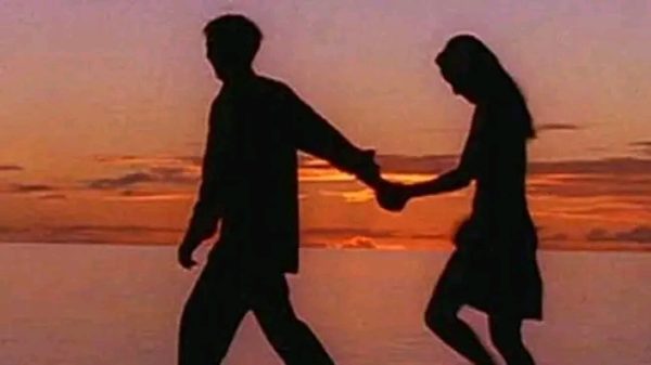 দাঁড়িয়ে থেকে স্ত্রীকে তার পরকীয়া প্রেমিকের সঙ্গে বিয়ে দিলেন স্বামী 