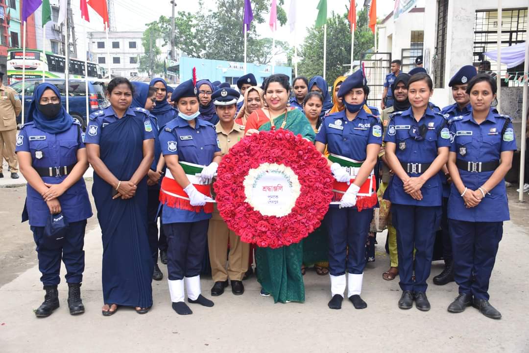 স্বাধীনতা সংগ্রামে আত্মোৎসর্গকারী সকল বীর শহীদদের প্রতি পুনাক সভানেত্রীর শ্রদ্ধা নিবেদন