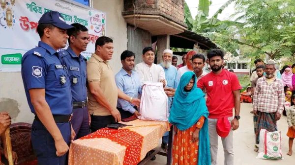 ঝিনাইগাতীতে এক সপ্তাহের ইফতার সামগ্রী পেলেন দুই শতাধিক পরিবার