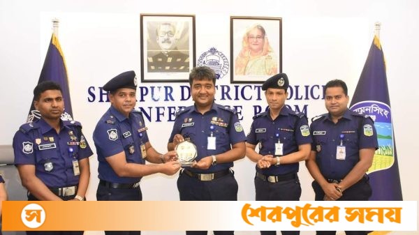 জেলার শ্রেষ্ঠ অফিসার ইনচার্জ (ওসি) শেরপুর সদর থানার অফিসার মোহাম্মদ বছির আহমেদ বাদল 