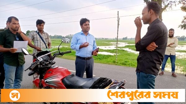 হেলমেট না থাকায় ঝিনাইগাতীতে মোটরসাইকেল চালককে জরিমানা 