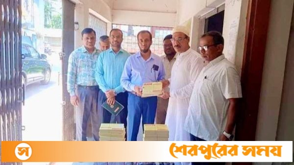 শেরপুরে শিশুদের ইপিআই টিকাদান কার্ডের ঘাটতি পূরনের জন্য ১৫১০০টি টিকা কার্ড হস্তান্তর