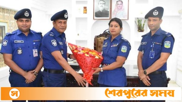 শেরপুরে ফুলেল শুভেচ্ছায় সিক্ত অতিরিক্ত পুলিশ সুপার খোরশেদ আলম