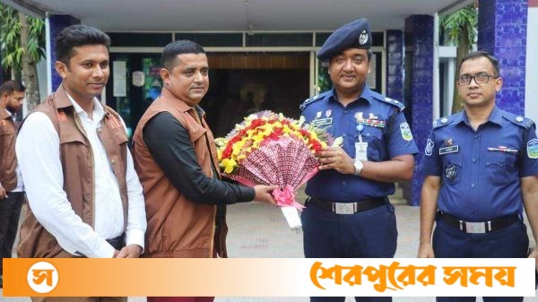 জামালপুর জেলা গোয়েন্দা শাখা (ডিবি) বার্ষিক পরিদর্শন করেন পুলিশ সুপার কামরুজ্জামান