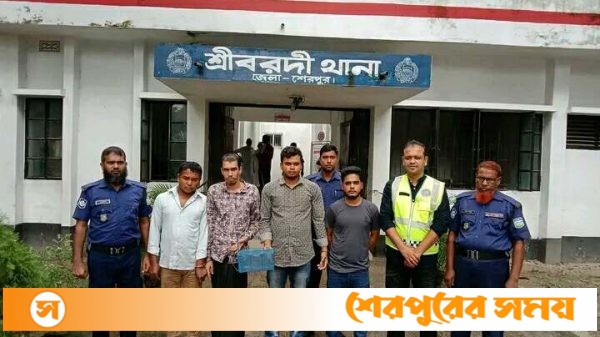 শ্রীবরদীতে পুলিশের অভিযানে তক্ষক সহ গ্রেফতার-৪