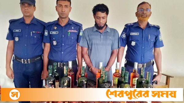 ঝিনাইগাতীতে পুলিশের অভিযানে ২৭ বোতল ভারতীয় মদসহ একজন গ্রেফতার