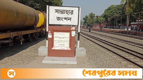বগুড়ায় ট্রেনে কাটা পড়ে যুবকের মৃত্যু  