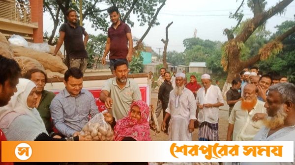 মুন্সীগঞ্জে সরকার নির্ধারিত মূল্যে ৩৬ টাকায় আলু বিক্রি করছে উপজেলা প্রশাসন