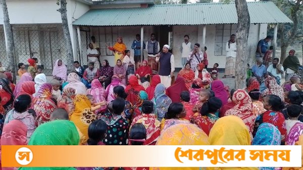 সাপাহারে নৌকার পক্ষে মহিলা আ’লীগের নির্বাচনী সভা