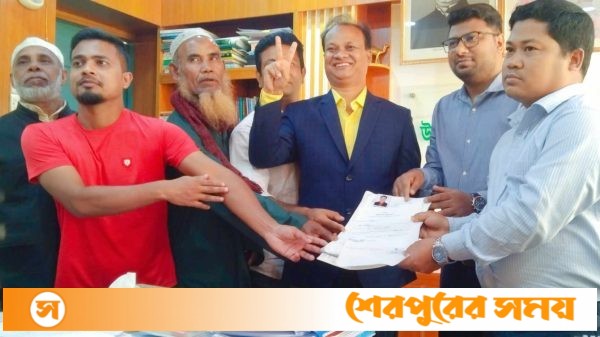 শেরপুর-২ আসনে স্বতন্ত্র প্রার্থী আঙ্গুরের মনোনয়ন দাখিল