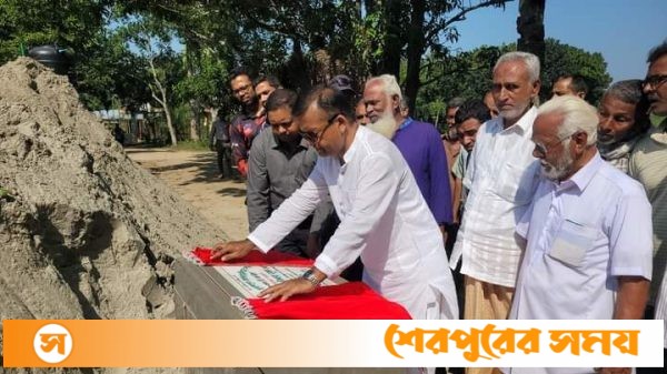 নাটোরের ফাগুয়াড়দিয়ায় পৃথক তিনটি কাঁচ রাস্তার পাঁকা করণের ভিত্তিপ্রস্তরের উদ্বোধন