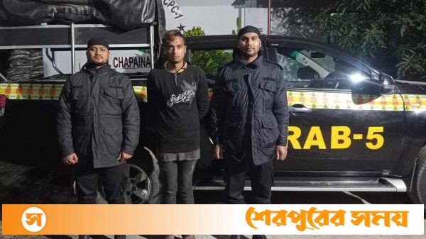 চাঁপাইনবাবগঞ্জে অস্ত্র ও গুলিসহ আটক-১