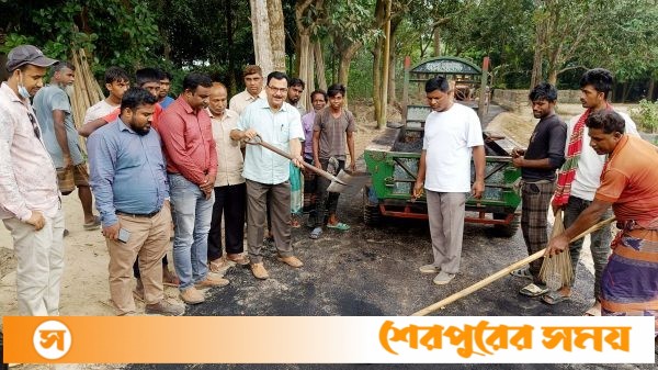 বাগমারায় প্রাথমিক বিদ্যালয়ের সংযোগ সড়ক পাকাকরণ কাজের উদ্বোধন