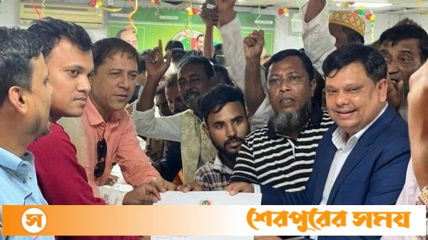 নারায়ণগঞ্জ ১ আসনে জাতীয় পার্টির মনোনয়ন ফরম ক্রয় করলেন সাইফুল ইসলাম 