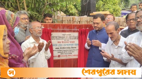 চাঁপাইনবাবগঞ্জ পৌরসভার রাস্তা ও ড্রেন নির্মাণ কাজের উদ্বোধন