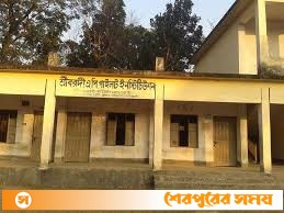 আইন অমান্য করে এসএসসি কেন্দ্রে মোবাইল ব্যবহার করায় ৫ শিক্ষককে অব্যহতি