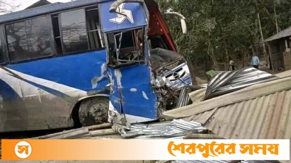 শ্রীবরদীতে যাত্রীবাহী বাস ও কাঠবোঝাই ট্রলির সংঘর্ষে নিহত ২, আহত ১০