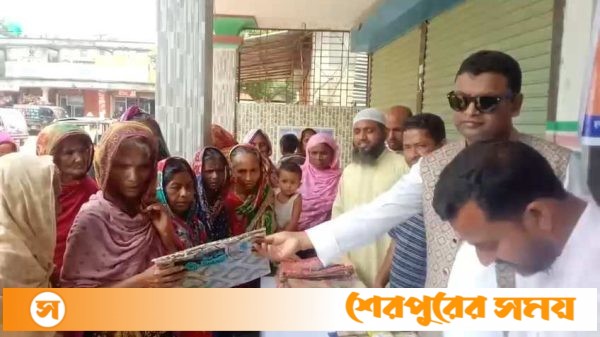 ঝিনাইগাতীতে লায়ন্স ক্লাব অব ঢাকা রজনীগন্ধা’র আয়োজনে ঈদুল ফিতর উপলক্ষে শাড়ি ও লুঙ্গি বিতরণ