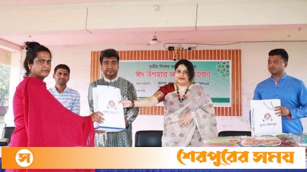 জামালপুরে পুনাকের উদ্যোগে তৃতীয় লিঙ্গের সম্প্রদায়ের মাঝে ঈদ উপহার সামগ্রী বিতরণ