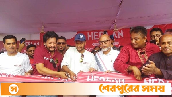 চৌদ্দগ্রামে হারল্যান স্টোর এর উদ্বোধন করলেন অলরাউন্ডার সাকিব আল হাসান এমপি