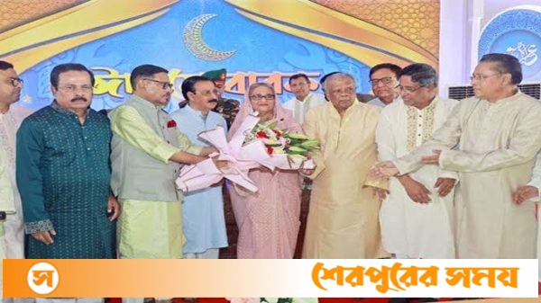 গণভবনে ঈদ শুভেচ্ছা বিনিময় করলেন প্রধানমন্ত্রী শেখ হাসিনা