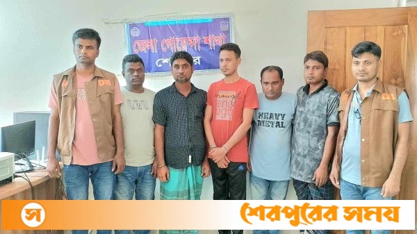 মদ খেয়ে রাস্তায় মাতলামি করার অভিযোগে গ্রেফতার-৫