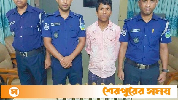 নালিতাবাড়ীতে ভারতীয় মদসহ যুবক গ্রেফতার