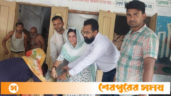 শেরপুরের ভাতশালা ইউনিয়নে প্রধানমন্ত্রীর ঈদ উপহার ভিজিএফের চাল বিতরণ