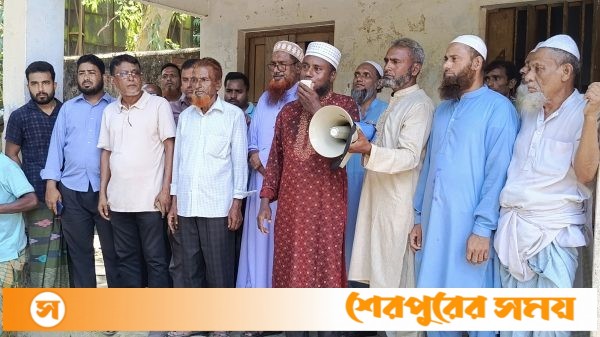 শেরপুরে তেঘরিয়া মাদ্রাসায় দুর্নীতি ও অনিয়মের বিরুদ্ধে স্থানীয় ছাত্র-জনতার মানববন্ধন