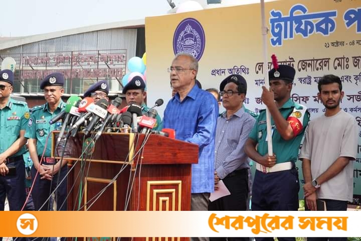জনসাধারণকে সচেতন এবং সম্পৃক্ত করার মাধ্যমেই ট্রাফিক শৃঙ্খলার উন্নয়ন সম্ভব : স্বরাষ্ট্র উপদেষ্টা