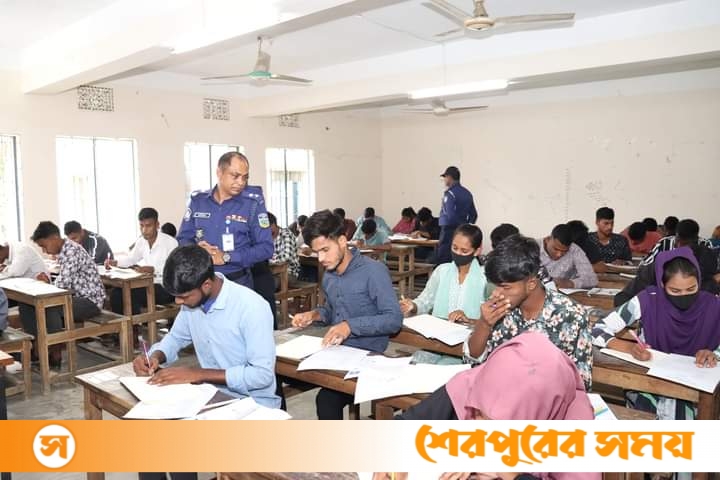 শেরপুরে টিআরসি পদে নিয়োগ লক্ষ্যে প্রার্থীদের লিখিত পরীক্ষা অনুষ্ঠিত