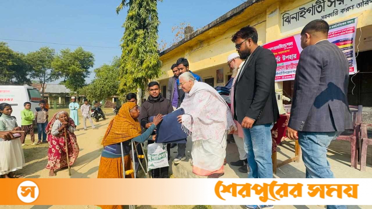 শেরপুরের ঝিনাইগাতীতে বন্যায় ক্ষতিগ্রস্ত ৭০০ পরিবারের মধ্যে শীতবস্ত্র বিতরণ