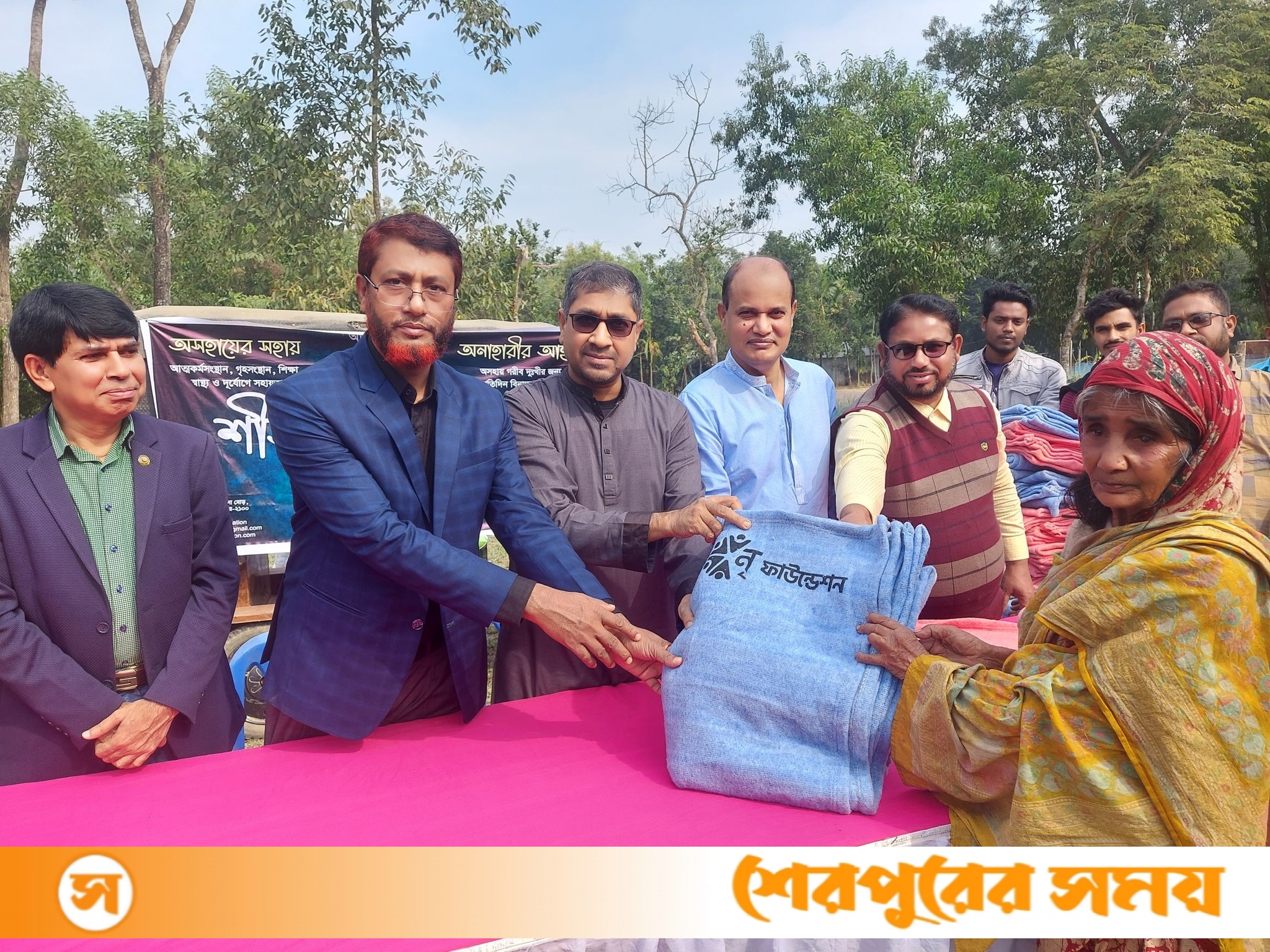 ঝিনাইগাতীতে শীতাতর্ত মানুষের মধ্যে শীতবস্ত্র বিতরণ