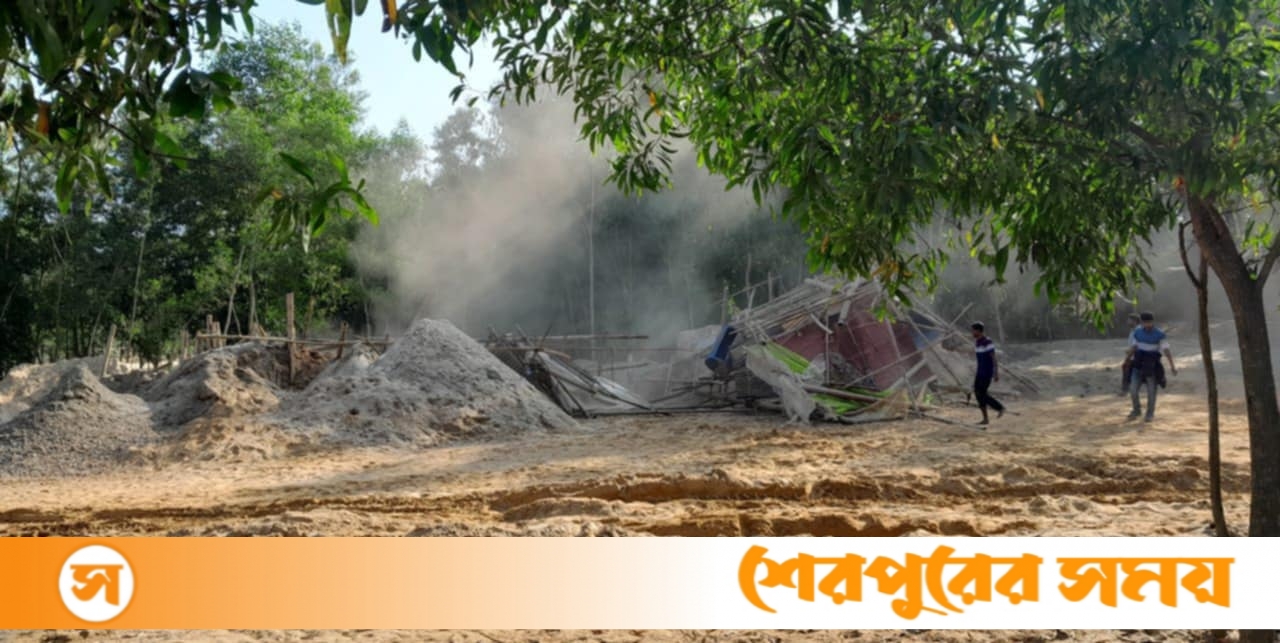 নালিতাবাড়ীতে অবৈধ বালু উত্তোলনের দায়ে ৭ জনের কারাদন্ড : সরঞ্জামাদি ধ্বংস