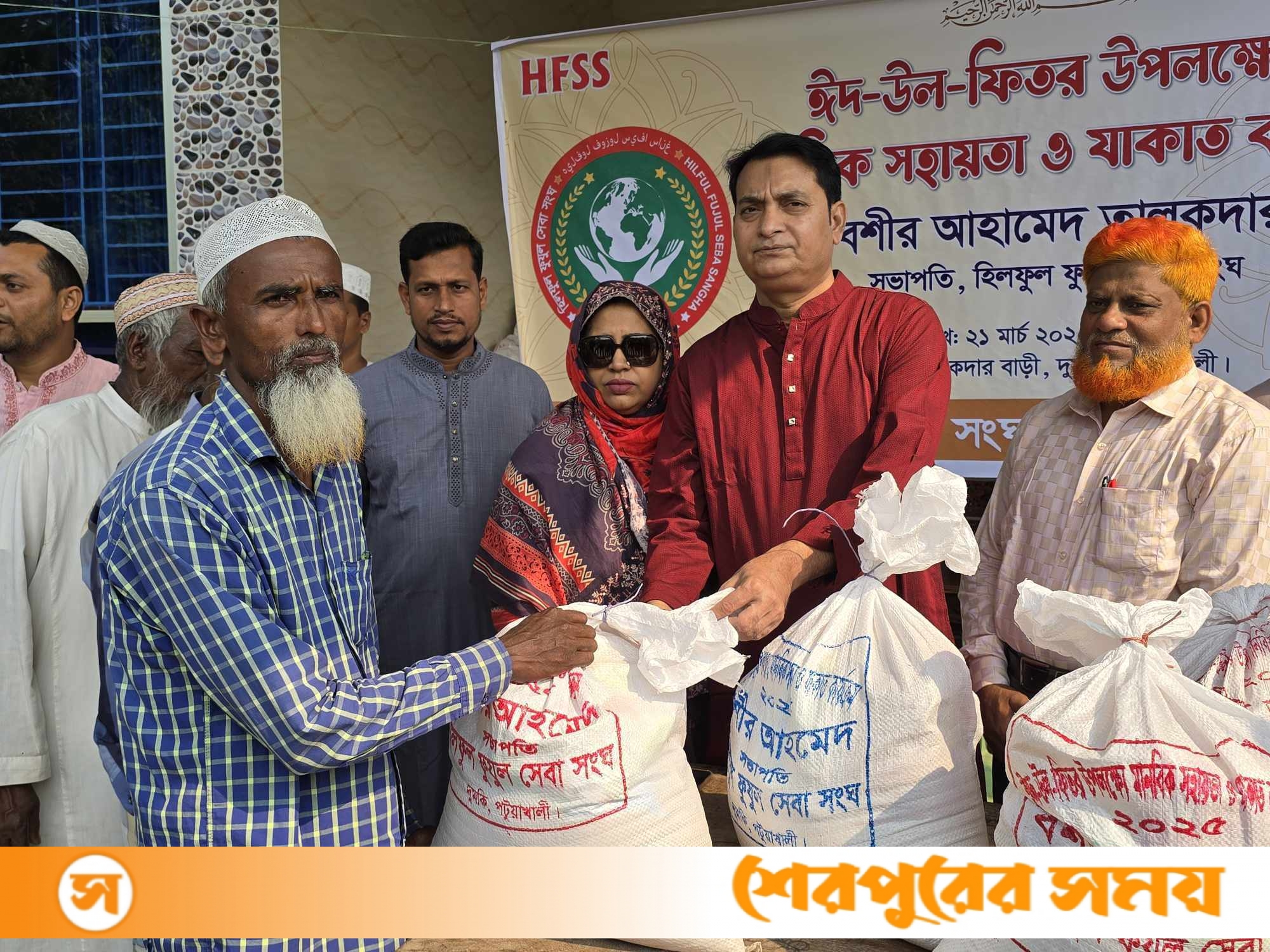 দুমকিতে ২ হাজার অসহায় পরিবারকে মানবিক সহায়তা প্রদান 