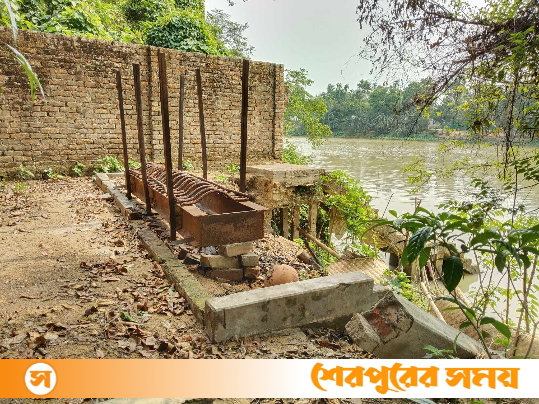 নালিতাবাড়ীতে নদীগর্ভে বিলীন প্রায় শতবর্ষী মহাশ্মশান