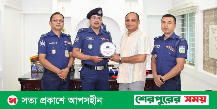শেরপুরে ট্রাফিকে কর্মরত দুই টিআই এর বদলিজনিত বিদায় সংবর্ধনা