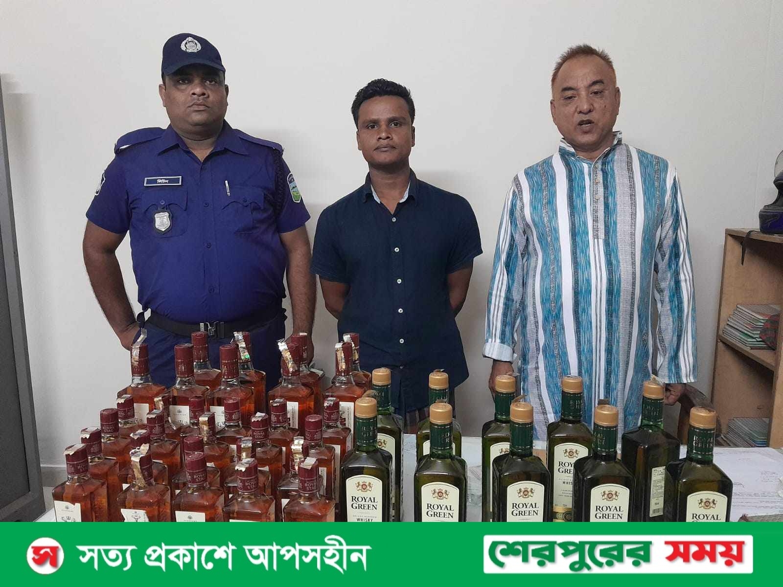 নালিতাবাড়ীতে ৪০ বোতল ভারতীয় মদসহ মাদক কারবারি গ্রেফতার